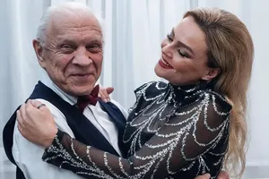 «Я словно пришибленная»: солистка ВИА «Поющие гитары» вышла на связь после похорон Евгения Броневицкого «Я словно пришибленная»: солистка ВИА «Поющие гитары» вышла на связь после похорон Евгения Броневицкого