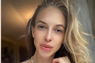 Звезда Comedy Woman в секси-шортиках похвасталась удивительно худенькими ногами Звезда Comedy Woman в секси-шортиках похвасталась удивительно худенькими ногами