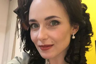 «Как будто фарфоровая куколка!» Анна Снаткина обнажила ногу в сексуальном платье «Как будто фарфоровая куколка!» Анна Снаткина обнажила ногу в сексуальном платье