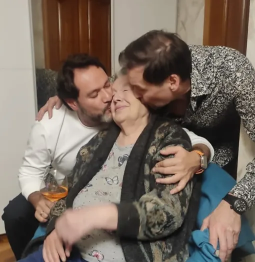 Ильдар Абдразаков с мамой и братом Ильдар Абдразаков с мамой и братом