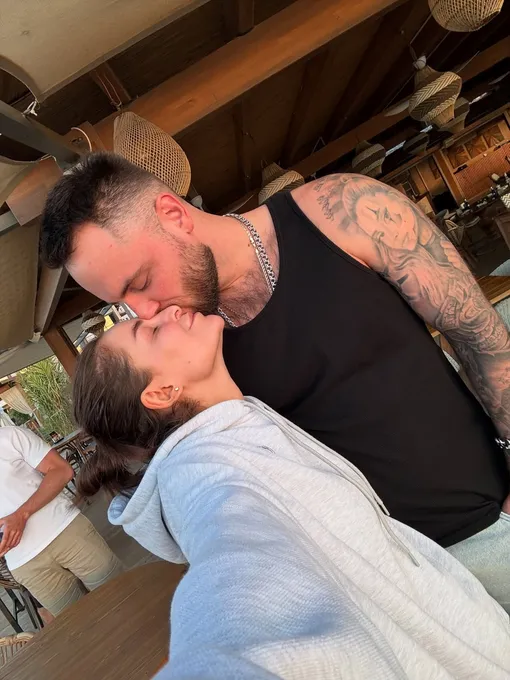 Свель тайно вышла замуж за Тони