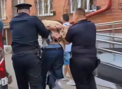 Злоумышленника задержали правоохранители Злоумышленника задержали правоохранители