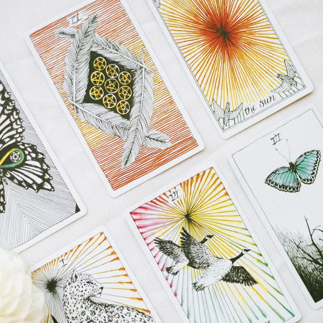 Любовный расклад Таро:выбери карту и узнай, что ждет тебя с 16 по 22 мая!