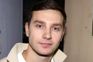 «Меня сегодня разобрали и собрали заново»: партнер Ольги Бузовой в «Покровских воротах» Илья Ильиных перенес операцию
