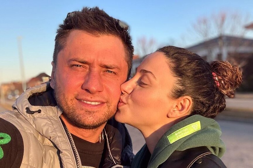 Павел Прилучный целовался с дельфином на глазах Зепюр Брутян и младшего сына