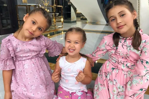 «А вы так делаете на вечеринках?»: дочь Самойловой исполнила акробатический трюк «А вы так делаете на вечеринках?»: дочь Самойловой исполнила акробатический трюк