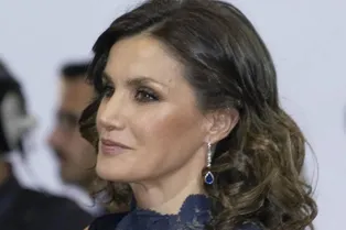 Королева Летиция с дочерьми в элегантных нарядах появились на торжественном музыкальном вечере