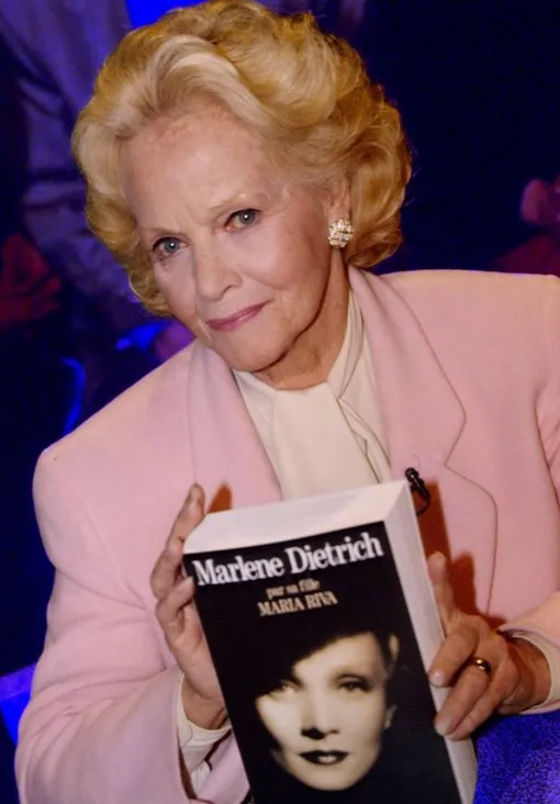 Мария Рива написала скандальную книгу о знаменитой маме Мария Рива написала скандальную книгу о знаменитой маме