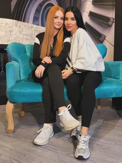 Лена Катина и Юлия Волкова устроили заграничный тур Лена Катина и Юлия Волкова устроили заграничный тур