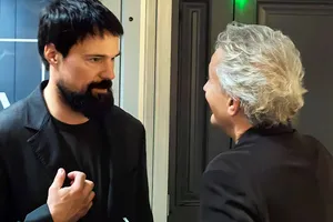 «Я потрачу деньги красиво и правильно»: Данила Козловский получил от Олега Меньшикова театральную премию «Я потрачу деньги красиво и правильно»: Данила Козловский получил от Олега Меньшикова театральную премию