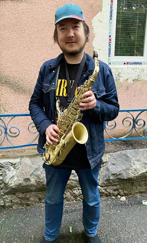 Александр Коровников играл на саксофоне Александр Коровников играл на саксофоне