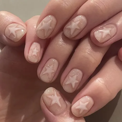 Идеальный дизайн маникюра со звездами для поклонников нюда