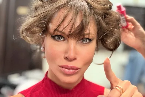 «Нервы нас разрушают. Надо беречь себя, красотки»: Полина Диброва борется со стрессом, стоя на голове — 8 фото «Нервы нас разрушают. Надо беречь себя, красотки»: Полина Диброва борется со стрессом, стоя на голове — 8 фото