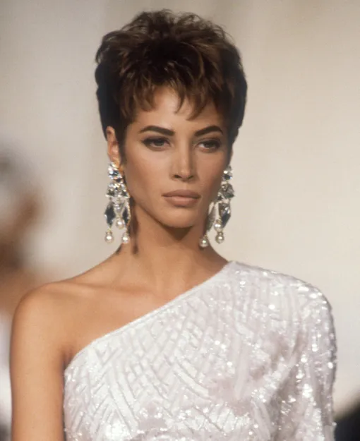 Кристи Тарлингтон, решившая сменить прическу, в 90-х поразила всех