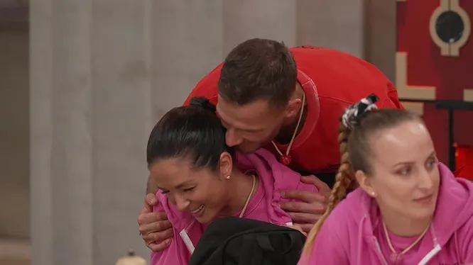 Нажми и смотри