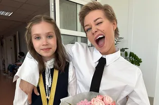 «Песню выбрала Настя, целый день слушаем»: Кристина Асмус показала видео с танцами под Леди Гагу 11-летней дочери «Песню выбрала Настя, целый день слушаем»: Кристина Асмус показала видео с танцами под Леди Гагу 11-летней дочери