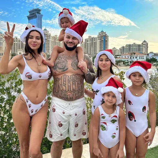 Оксана Самойлова и Джиган воспитывают четверых детей Оксана Самойлова и Джиган воспитывают четверых детей