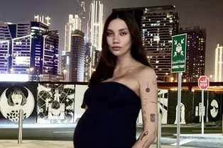 «Животик большой, а фигурка точеная»: беременная жена Федора Смолова в облегающем платье снялась в Дубае «Животик большой, а фигурка точеная»: беременная жена Федора Смолова в облегающем платье снялась в Дубае