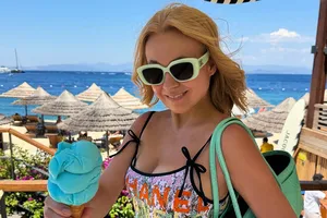 «Я на пляже»: Яна Рудковская снялась в ярком купальнике в Турции «Я на пляже»: Яна Рудковская снялась в ярком купальнике в Турции