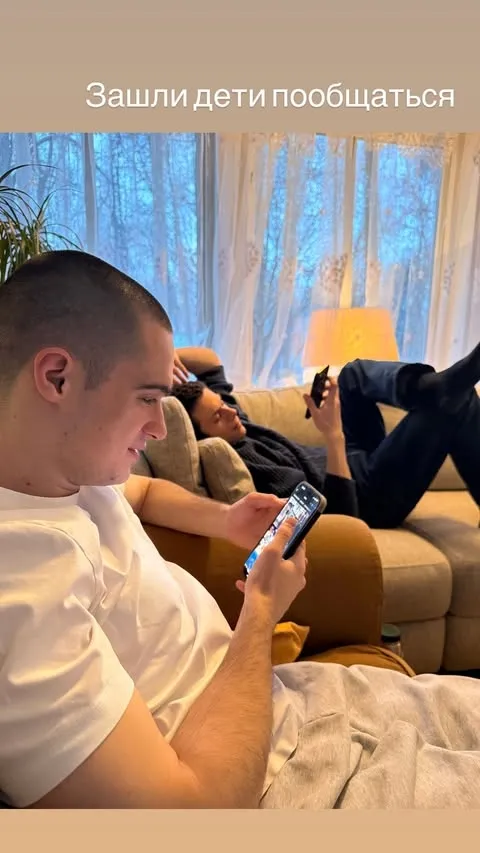 Сыновья Анны Михалковой в гостях у родителей Сыновья Анны Михалковой в гостях у родителей