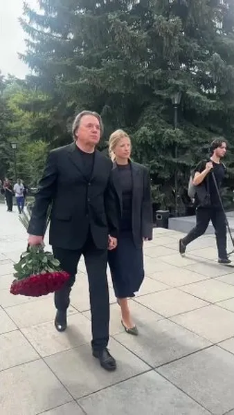 Нажми и смотри