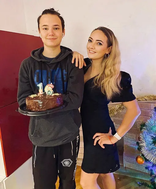 16-летний Андрей уехал от матери к отцу и его невесте 16-летний Андрей уехал от матери к отцу и его невесте