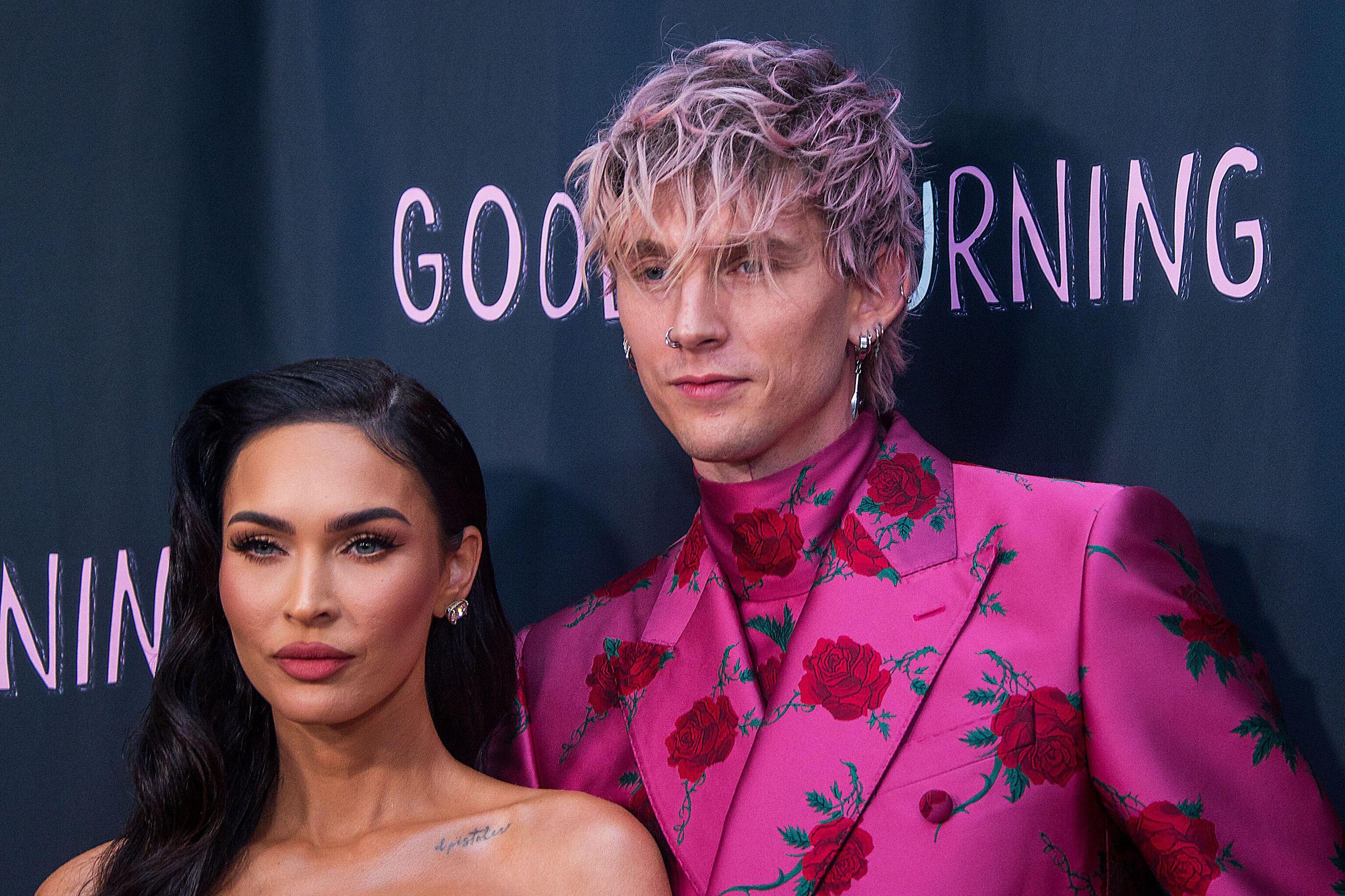 Machine Gun Kelly отреагировал на слухи об измене Дакоте Джонсон с бывшей невестой Меган Фокс