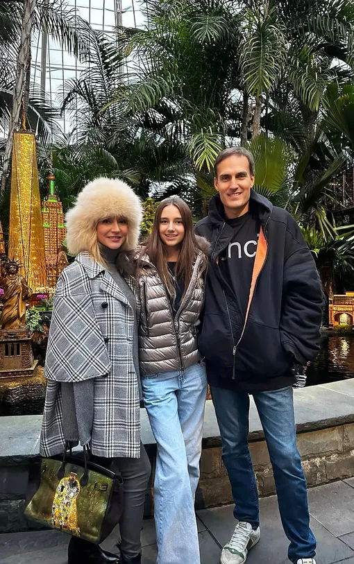 Кристина Орбакайте с дочерью и мужем