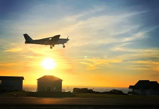 Летчик посадил самолет с отказавшим двигателем Летчик посадил самолет с отказавшим двигателем