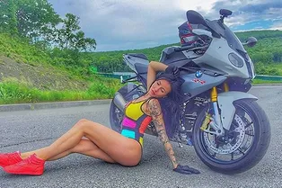 Во Владивостоке разбилась мотозвезда Instagram* Моника Во Владивостоке разбилась мотозвезда Instagram* Моника