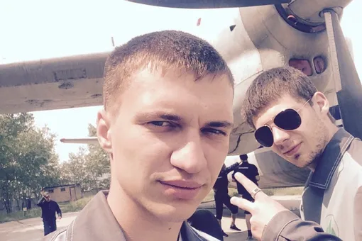 Алексей Лысенко (слева) был на борту самолета в составе экипажа Алексей Лысенко (слева) был на борту самолета в составе экипажа