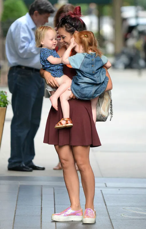 Лили Аллен с дочками, 2014 год