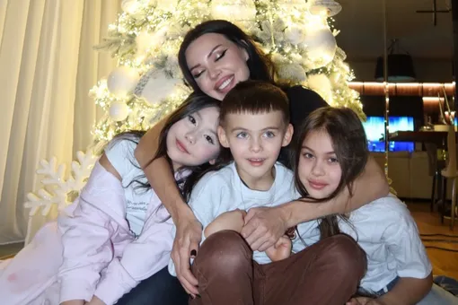 «Пусть всё плохое останется в 2025-м!»: Оксана Самойлова впервые устроила новогоднюю съемку без Джигана и Ариелы «Пусть всё плохое останется в 2025-м!»: Оксана Самойлова впервые устроила новогоднюю съемку без Джигана и Ариелы