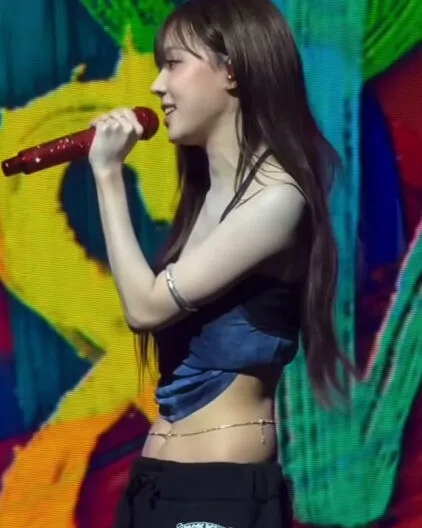 Макияж тела айдола k-pop явно пошел не по плану