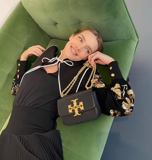 Наталья Водянова в платье от Tory Burch