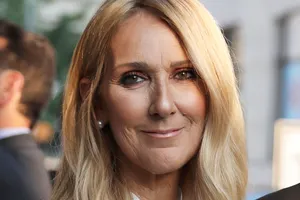 Ученые изобрели препарат для лечения редкой болезни Селин Дион