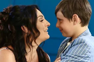 «Питерский денди»: Елена Ваенга показала 11-летнего сына на подиуме «Питерский денди»: Елена Ваенга показала 11-летнего сына на подиуме