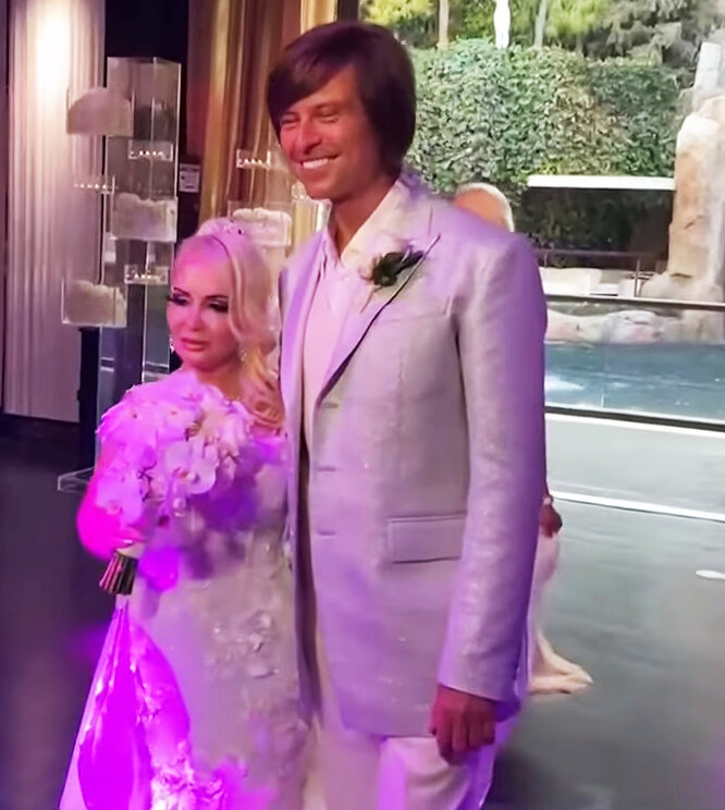 татьяна жена прохора. похороны татьяны дэвис жены прохора шаляпина. шаляпин прохор жена татьяна похороны. жена шаляпина умершая от ковида. жена прохора шаляпина татьяна.