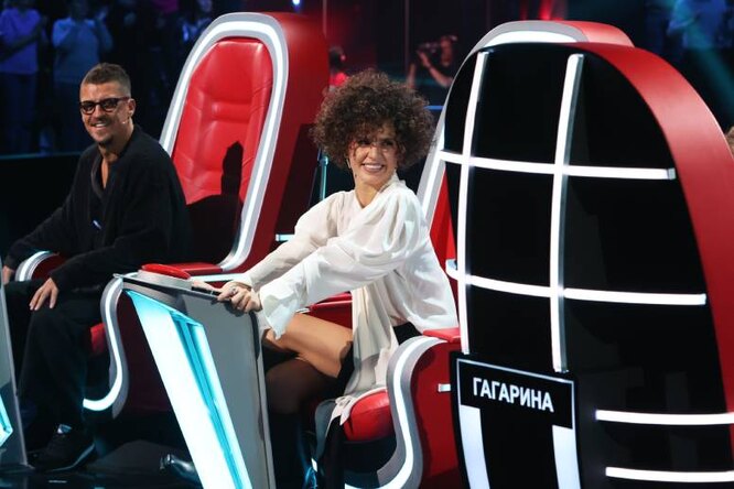 алла пугачева 2022. пугачеву на шоу голос. пугачеву на шоу голос. алла пугачева и галкин. пугачеву на шоу голос.