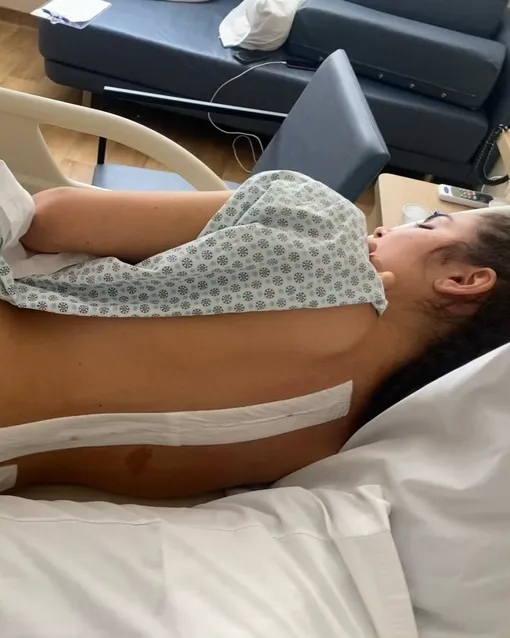 Джеки Апостел показала фото из палаты после операции