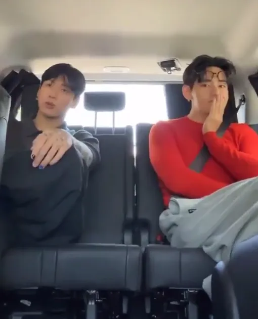 Чонгук и Тэхён провели прямой эфир прямо из автомобиля
