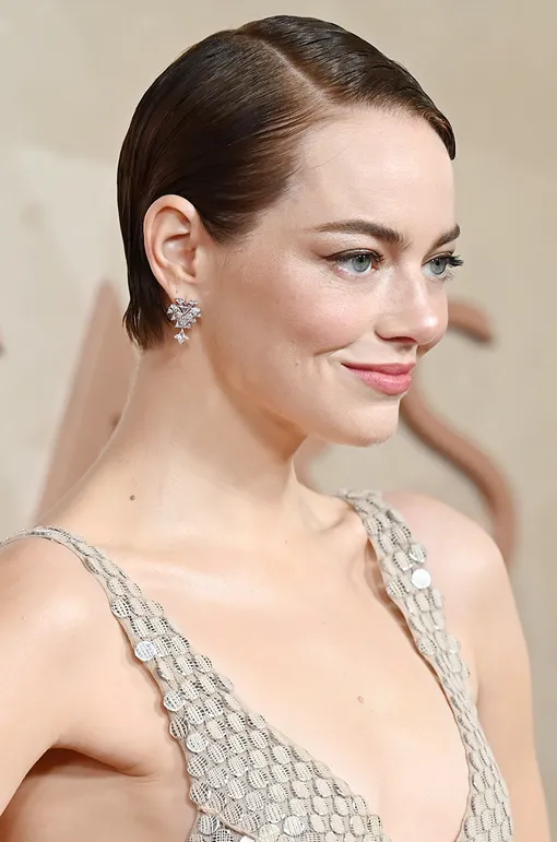 Мы привыкли видеть Эмму Стоун с более длинными локонами, но как же ей идет короткая длина!