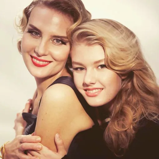 Рената Литвинова и Ульяна Добровская Рената Литвинова и Ульяна Добровская