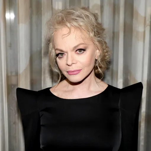 Лариса Долина заявила, что мошенники следили за каждым ее шагом и запугивали Лариса Долина заявила, что мошенники следили за каждым ее шагом и запугивали