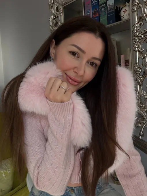 Анна Заворотнюк вернула прежний оттенок волос Анна Заворотнюк вернула прежний оттенок волос