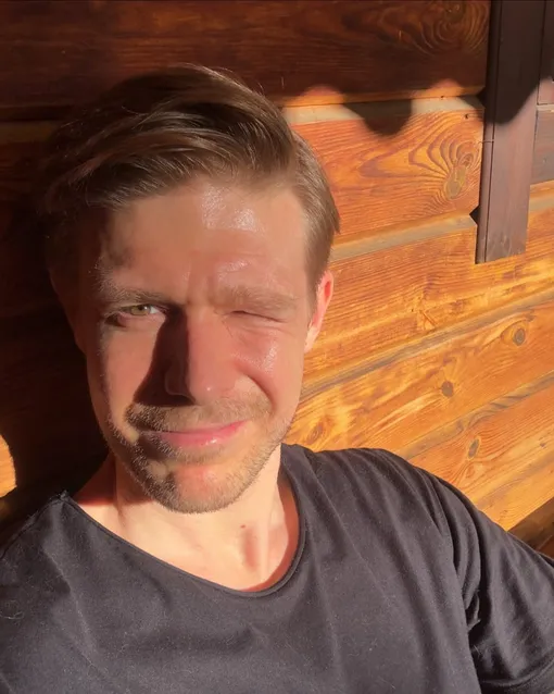 Никита Ефремов заявил, что ему непросто создать семью
