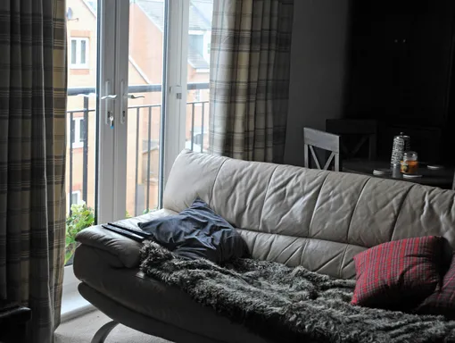 Не стоит использовать обычную воду для чистки кожаной мебели Не стоит использовать обычную воду для чистки кожаной мебели