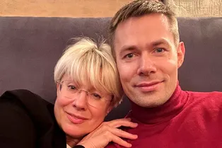 «Безалкогольно празднуем с мамой!»: Пьеха показал Броневицкую в день ее рождения