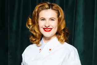 Анна Цуканова-Котт вместе с дочерью и сыном появилась на премьере фильма бывшего мужа Анна Цуканова-Котт вместе с дочерью и сыном появилась на премьере фильма бывшего мужа