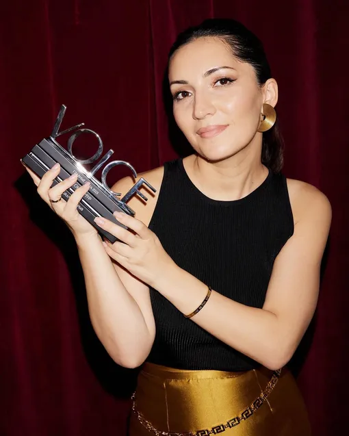 Мадонна Мур является лауреатом премии «Главные лица» журнала The VOICE